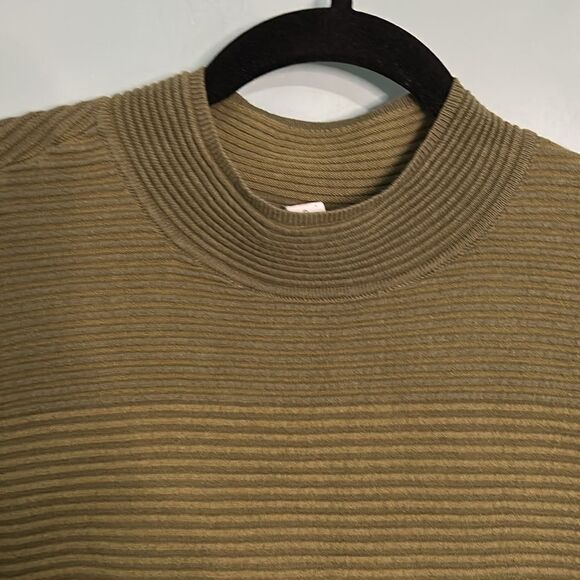 Daily Practice Cozy Two Tone Sweater - Picture 4 of 8